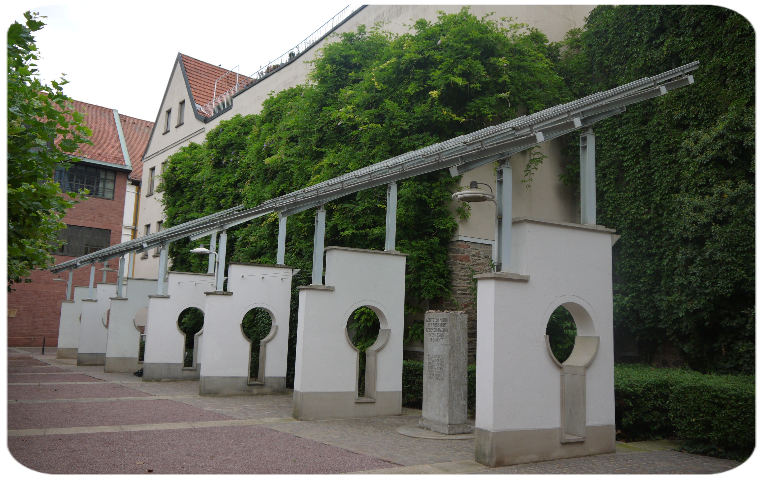Denkmal am Wolfsthalplatz
