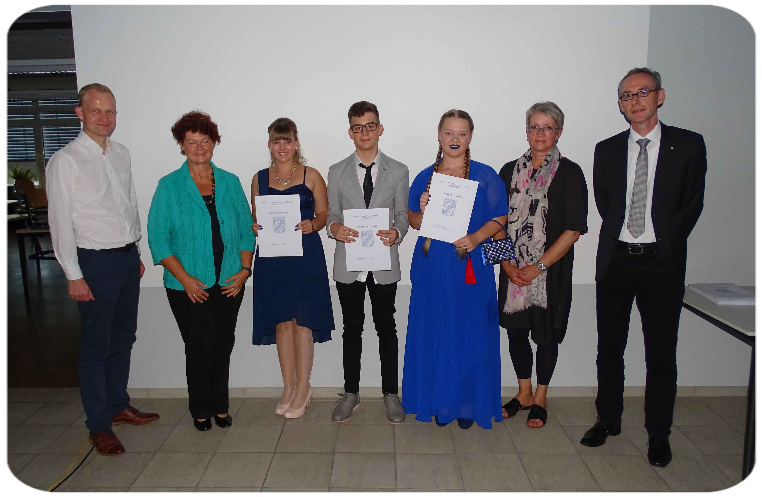 v.l.n.r.: Hr. Dr. Kues, Fr. Sarich, Michelle H., Lukas B., Alexa E., Fr. Herzog, Hr. Dr. Weih